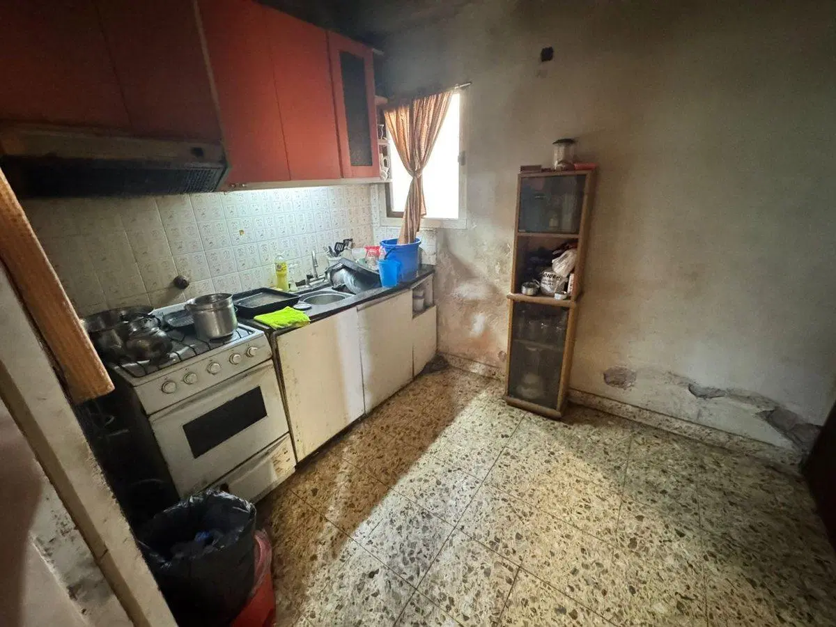 CASA 5 AMBIENTES EN VENTA LOS HORNOS A REFACCIONAR 5