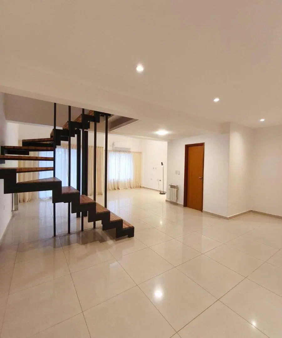 DUPLEX 4 AMBIENTES EN VENTA EN LA PLATA  COCHERA 3