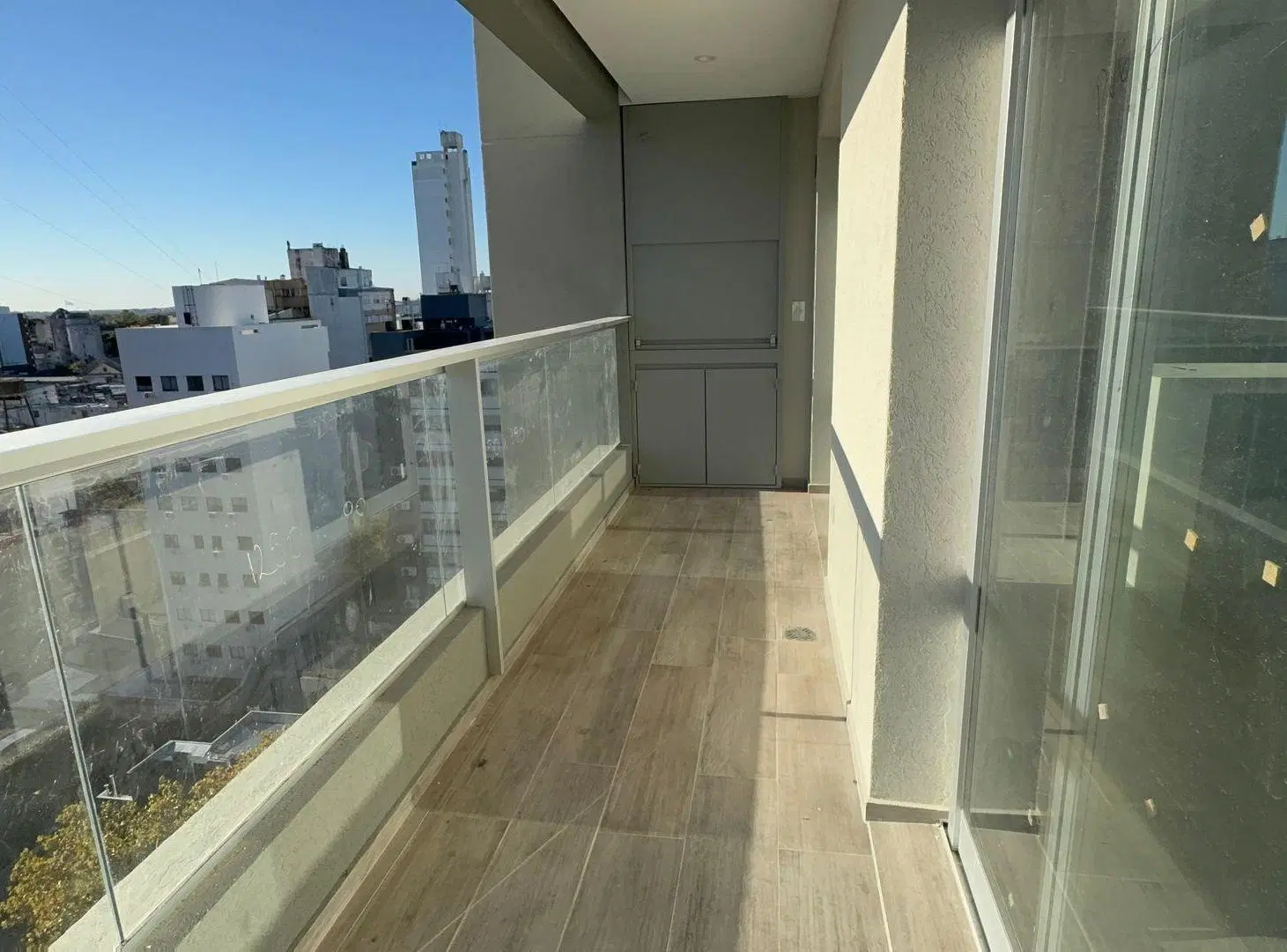 PISO DE CATEGORIA EN VENTA 2 DORMITORIOS Y COCHERA 5