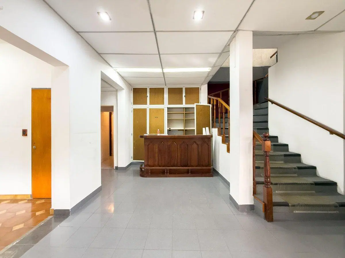 VENTA DE LOCAL COMERCIAL /OFICINAS EN LA PLATA 3