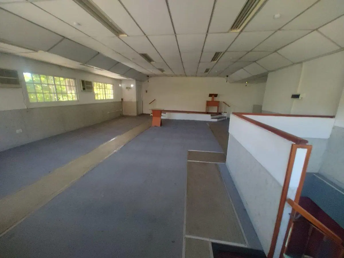 VENTA DE LOCAL COMERCIAL /OFICINAS EN LA PLATA 4