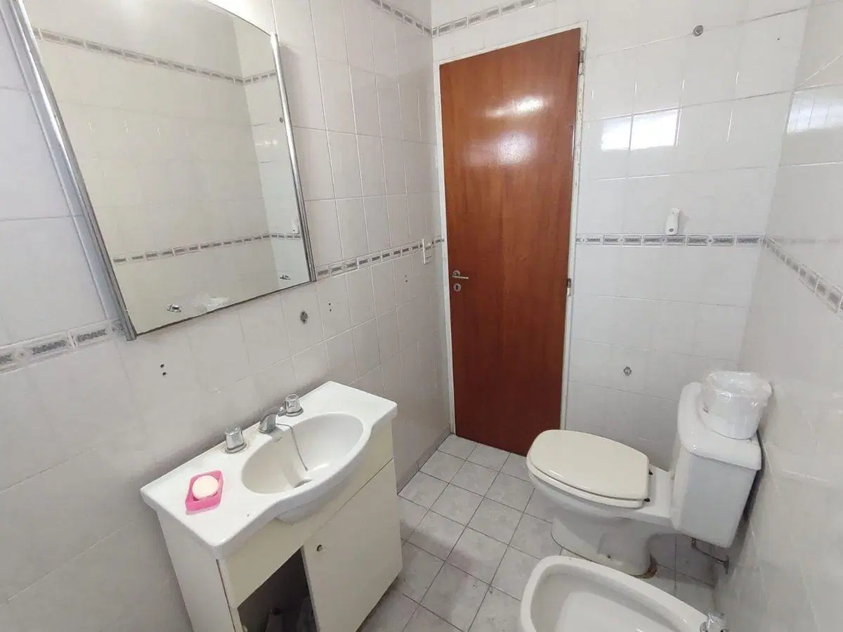 Casa 4 ambientes en venta en La Plata con galpón 2