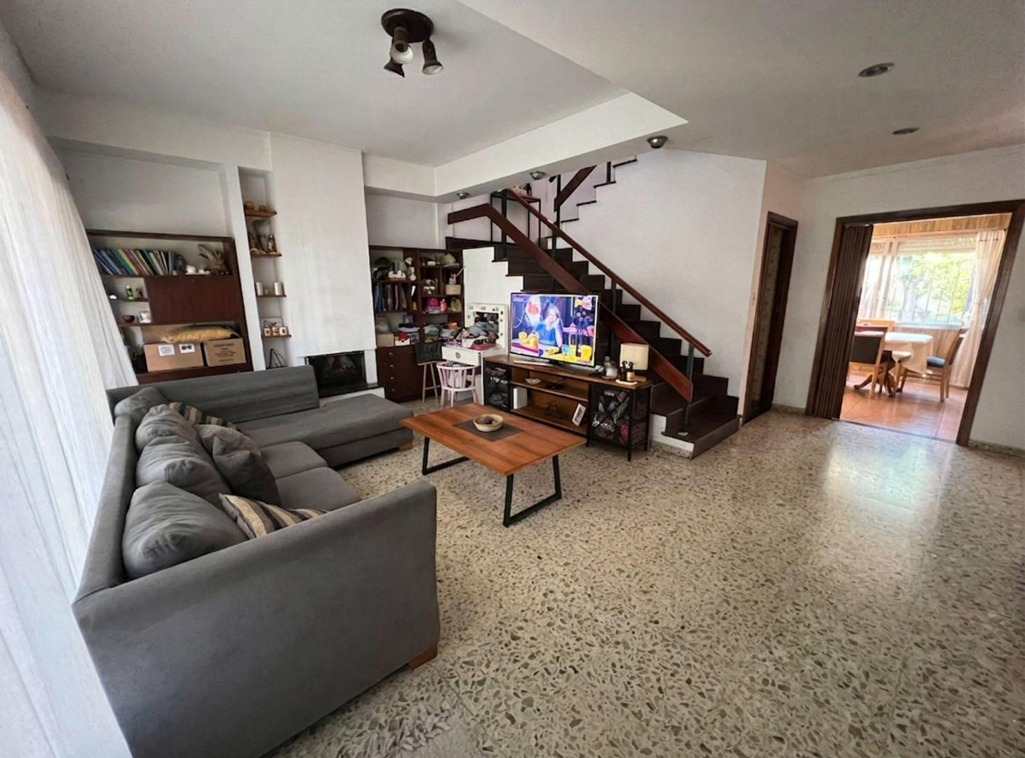 Casa 3 dormitorios Venta Sarandí Cochera y Jardin