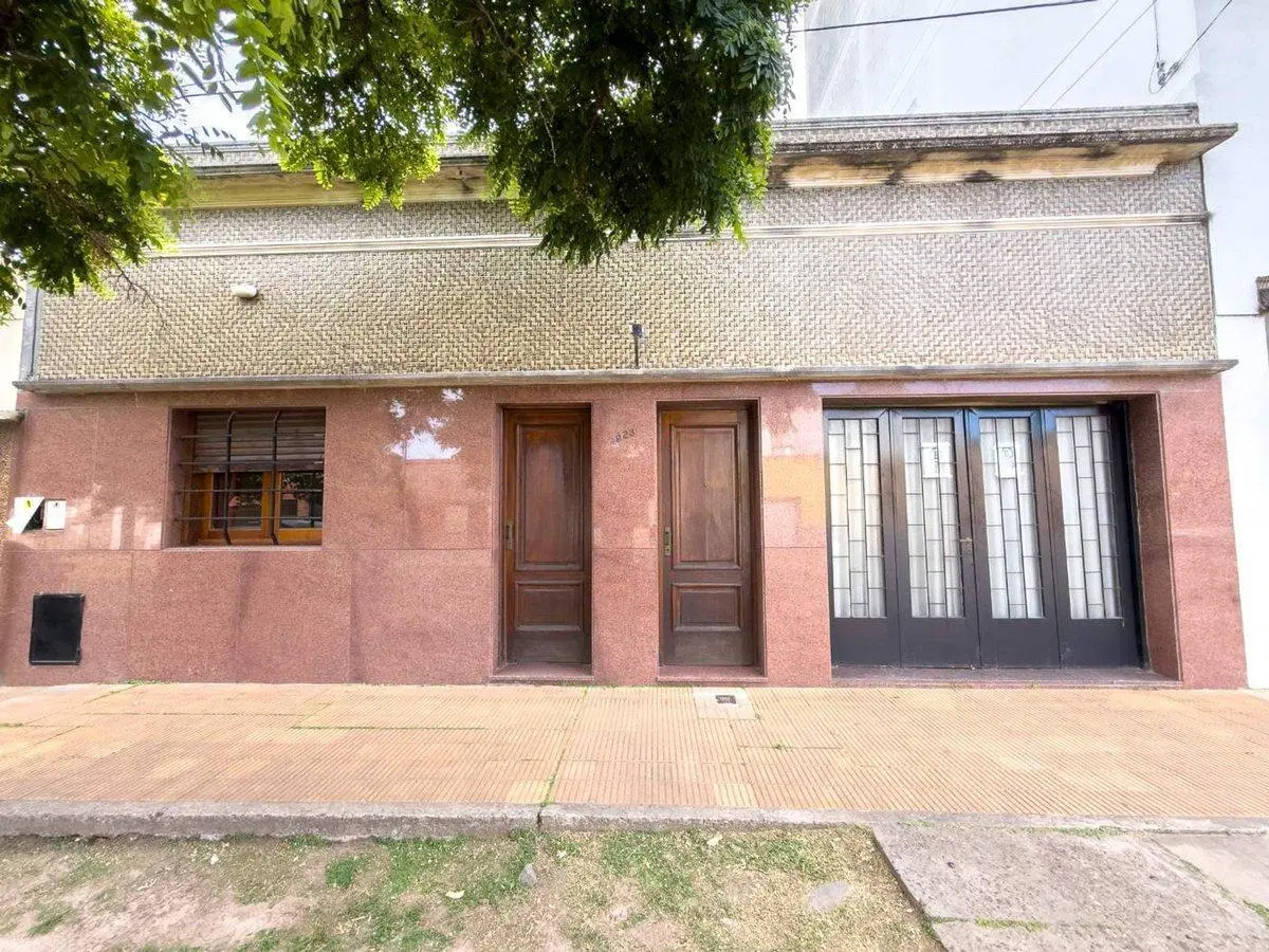 Casa 6 ambientes en venta  La Plata jardín cochera 4