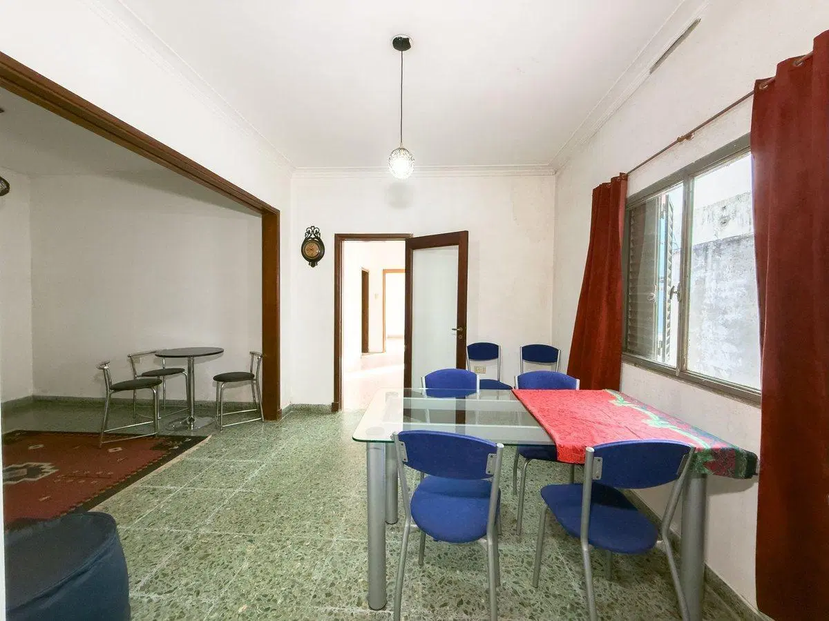 Casa 6 ambientes en venta  La Plata jardín cochera 5