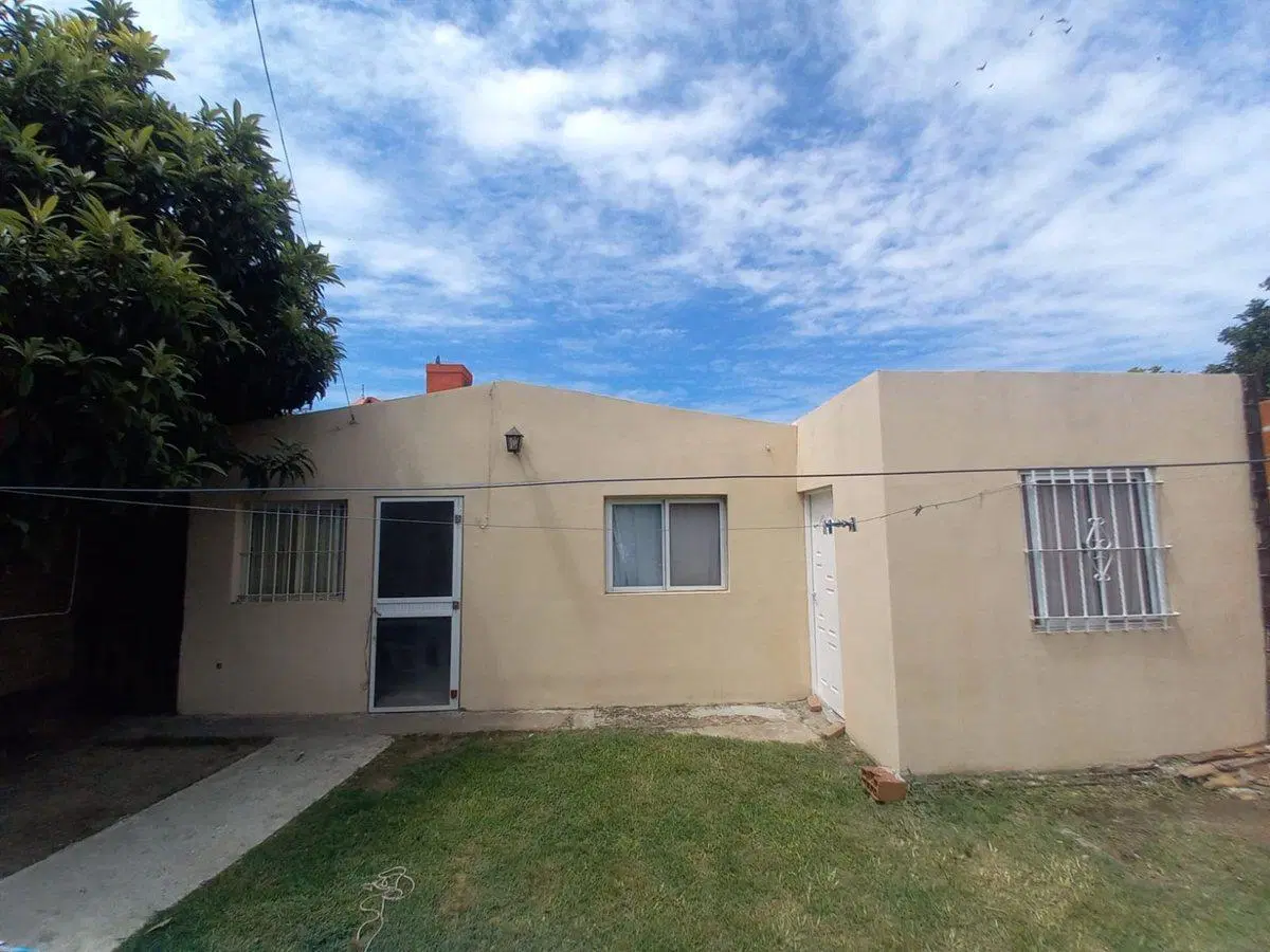 Casa 4 ambientes en venta en Villa Elvira jardín 3