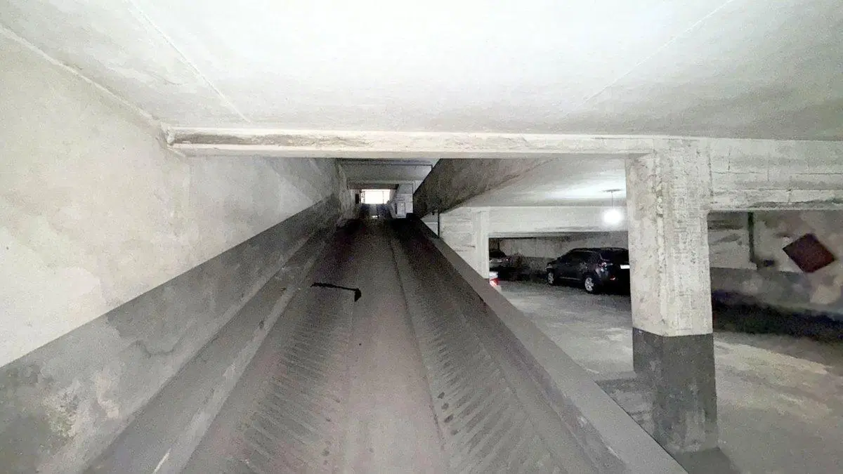 Cochera en venta en La Plata , seguridad 24 hs. 2