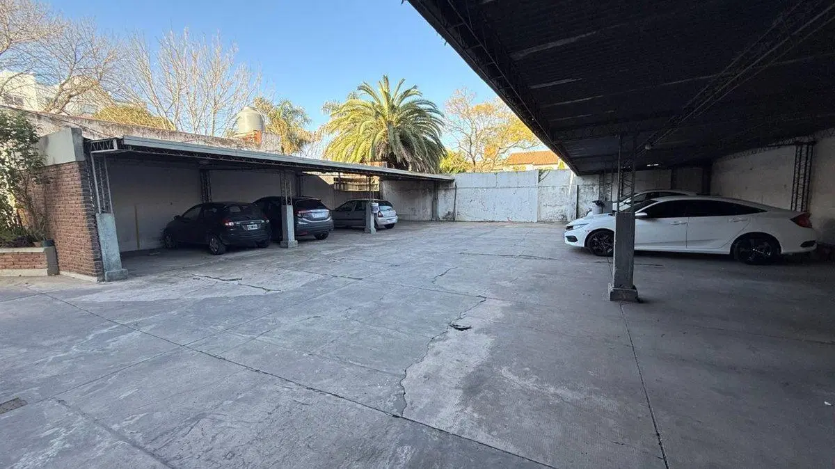 Cochera en venta en La Plata portón automatizado 5