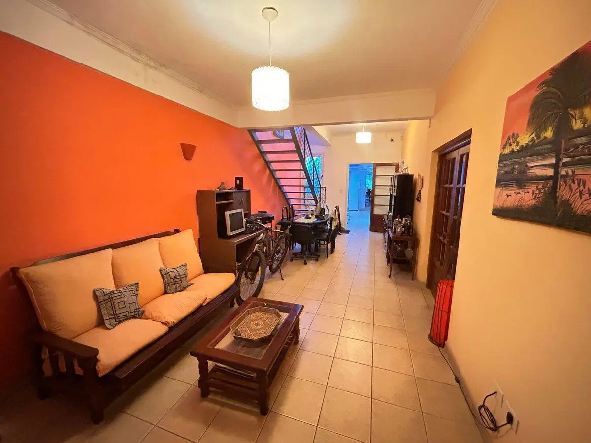 CASA 5 AMBIENTES EN VENTA EN LA PLATA CON JARDIN 2