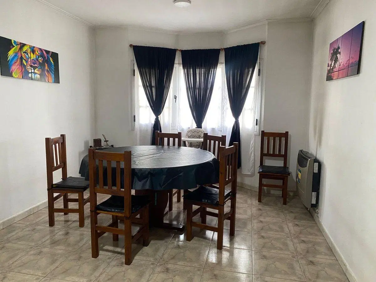 CASA 4 AMBIENTES EN VENTA CON LOCAL EN  BERISSO 4