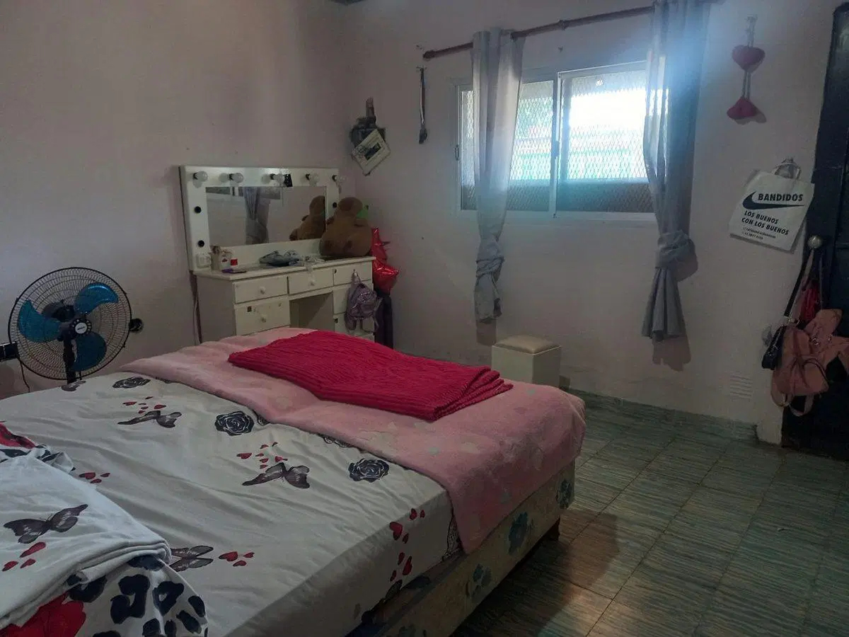 Casa 3 ambientes en venta en Los Hornos con jardín 4