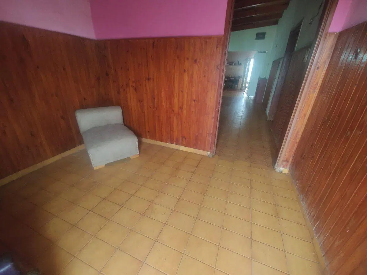 CASA  EN VENTA A REFACCIONAR  EN LA PLATA 4