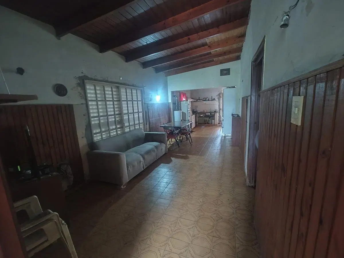 CASA  EN VENTA A REFACCIONAR  EN LA PLATA 3