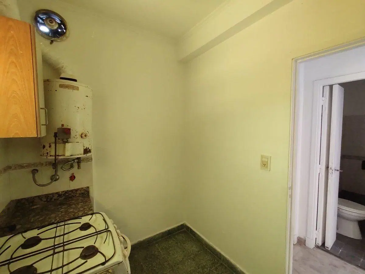 Casa 2 ambientes en venta en Los Hornos con dpto 4