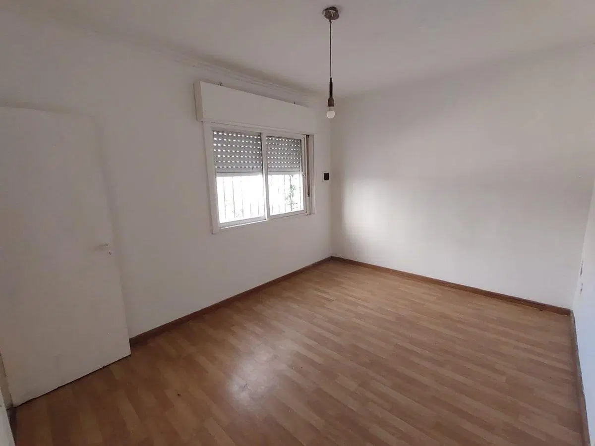 Casa 2 ambientes en venta en Los Hornos con dpto 4
