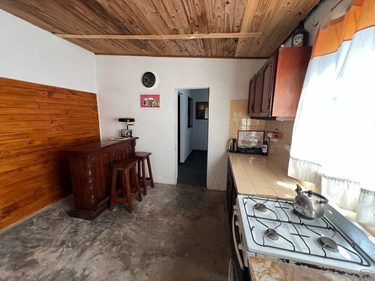Casa 3 ambientes  Venta Los Hornos Jardín Cochera 5