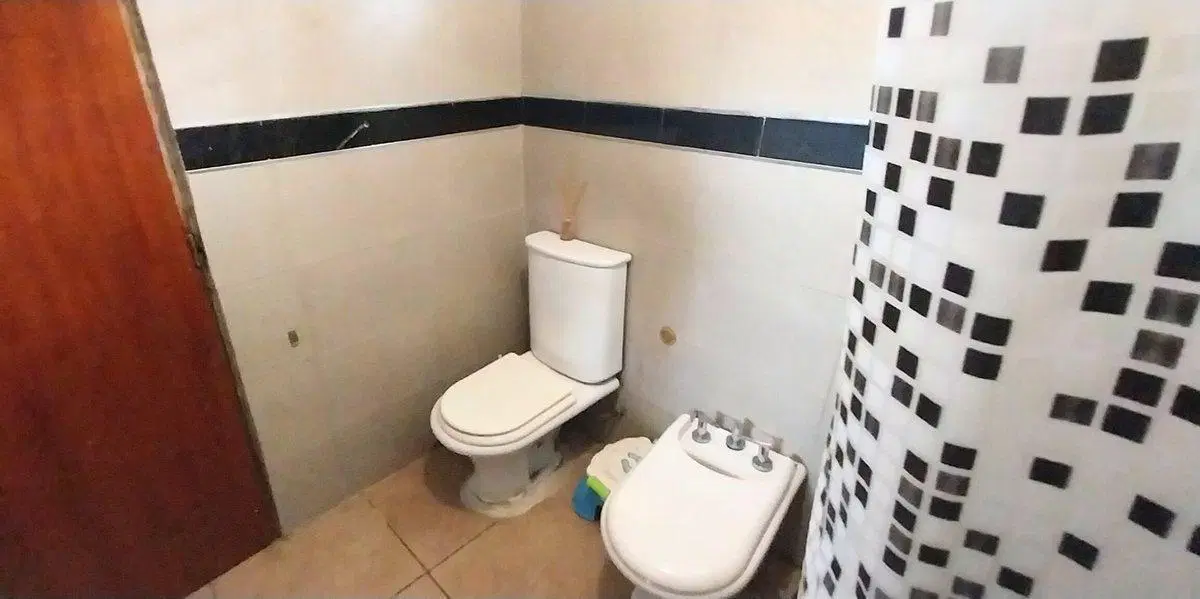 Casa 4 ambientes en venta Berisso jardín y cochera 2