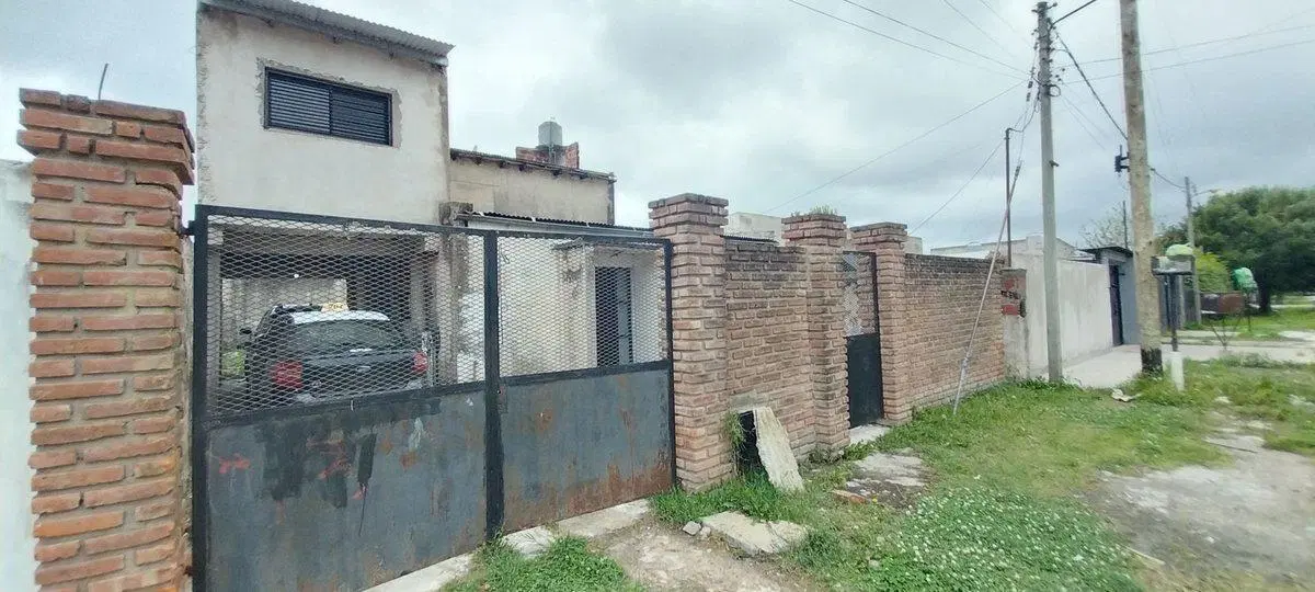 Casa 4 ambientes en venta Berisso jardín y cochera 5
