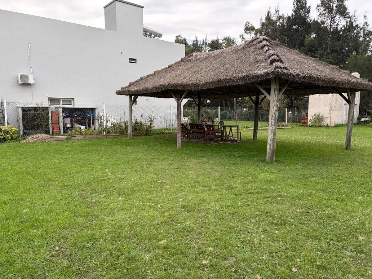 Quinta 3 ambientes en venta en La Plata con pileta 2