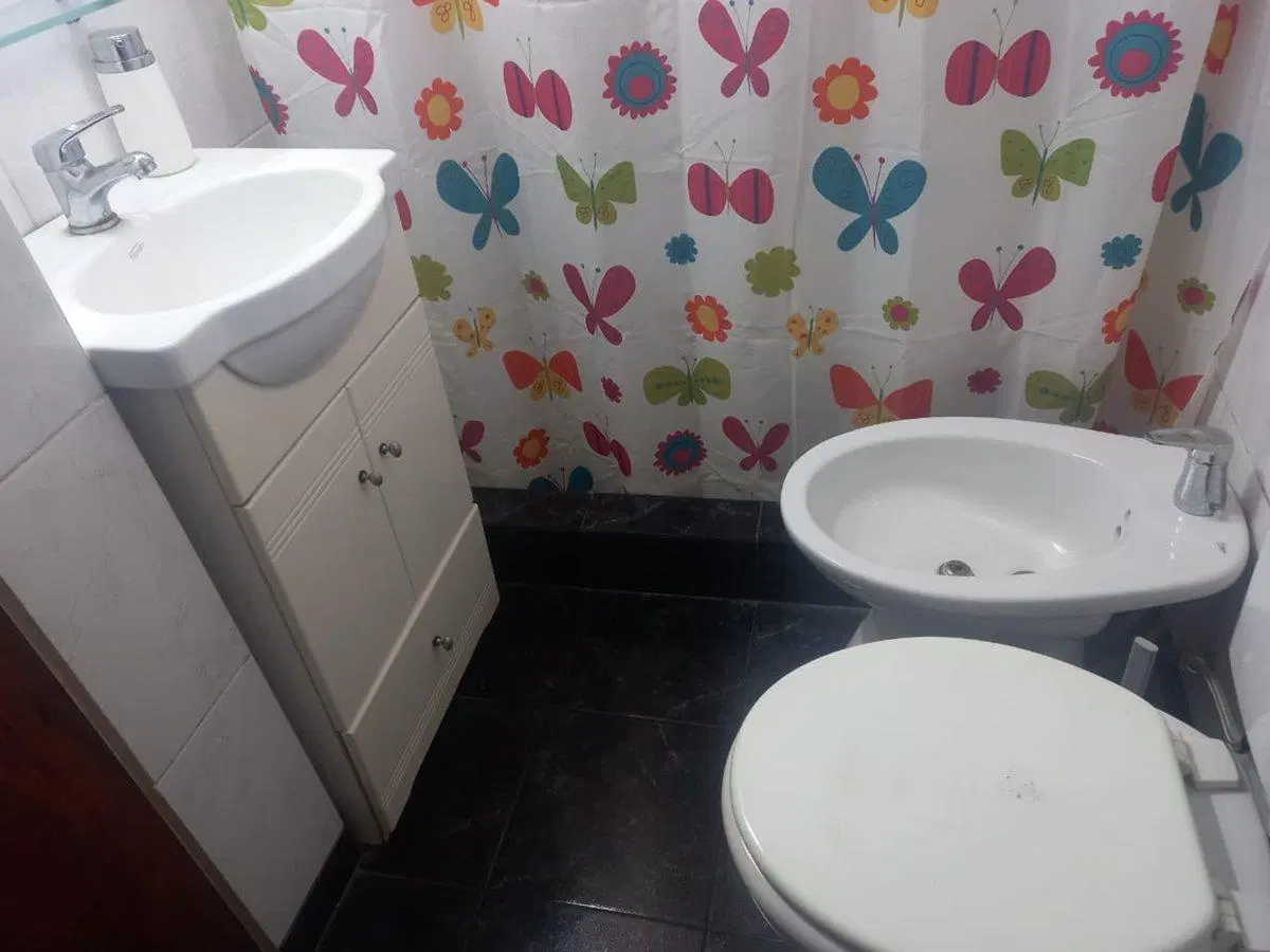 Casa 4 ambientes en venta  La Plata con cochera 4