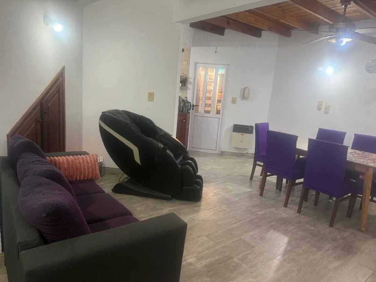 Casa 4 ambientes en venta  La Plata con cochera 2