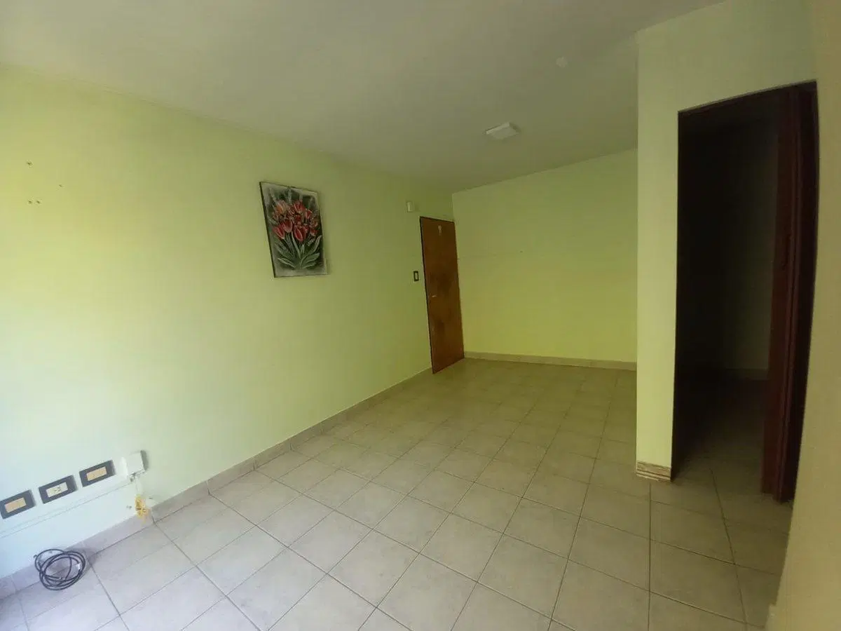 Departamento 4 ambiente en venta en La  Plata 2