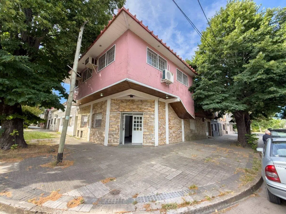 VENTA DE LOCAL COMERCIAL /OFICINAS EN LA PLATA 2