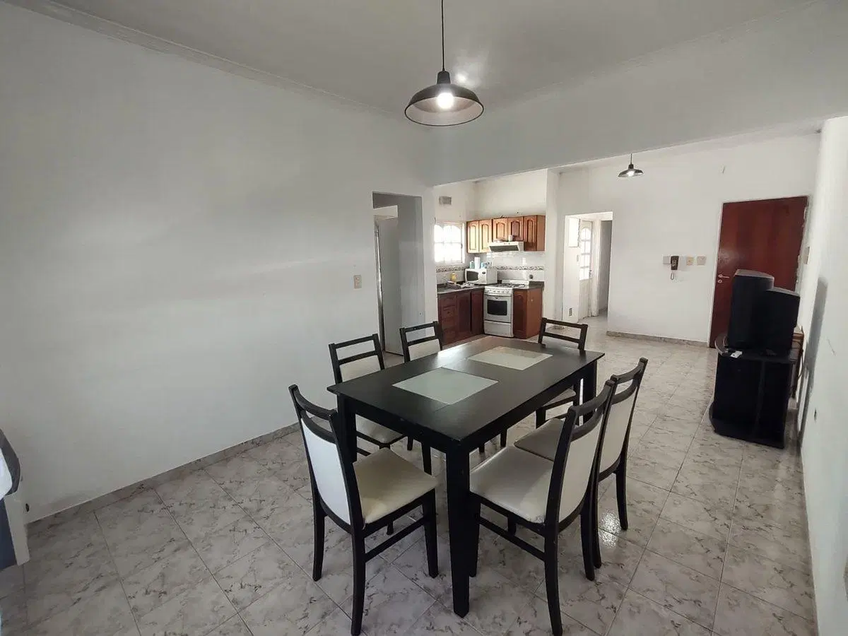 Casa 4 ambientes en venta en La Plata con cochera 8