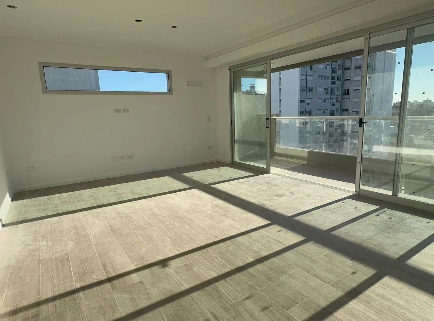 PISO DE CATEGORIA EN VENTA 2 DORMITORIOS Y COCHERA 5