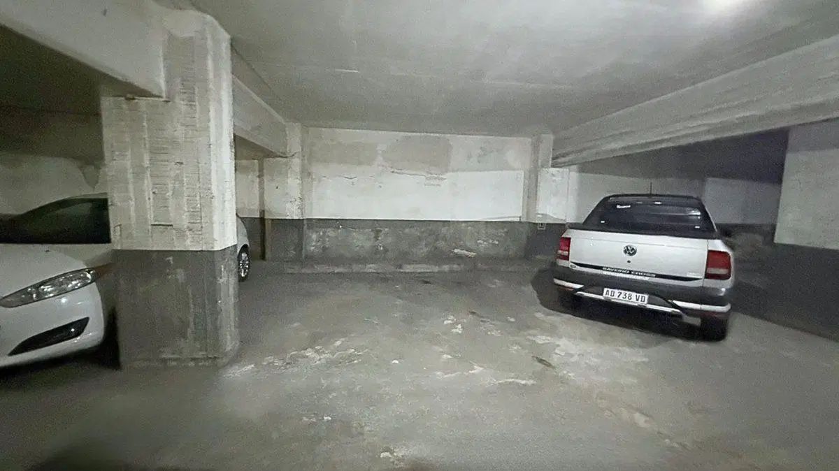 Cochera en venta en La Plata , seguridad 24 hs. 2