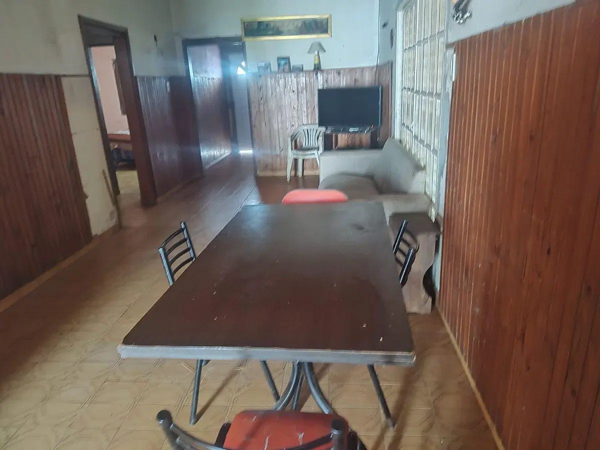 CASA  EN VENTA A REFACCIONAR  EN LA PLATA 5