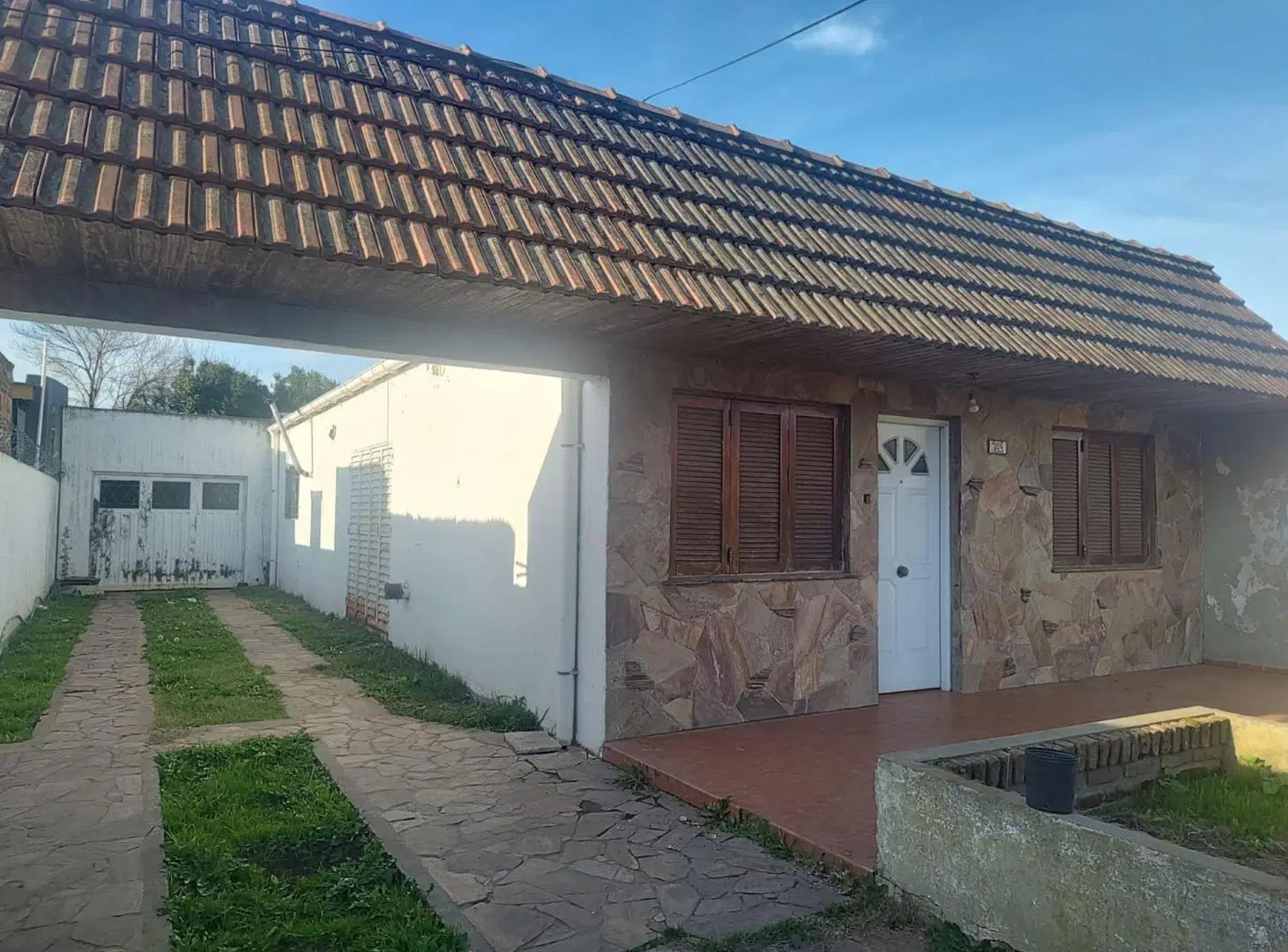 CASA  EN VENTA A REFACCIONAR  EN LA PLATA 3