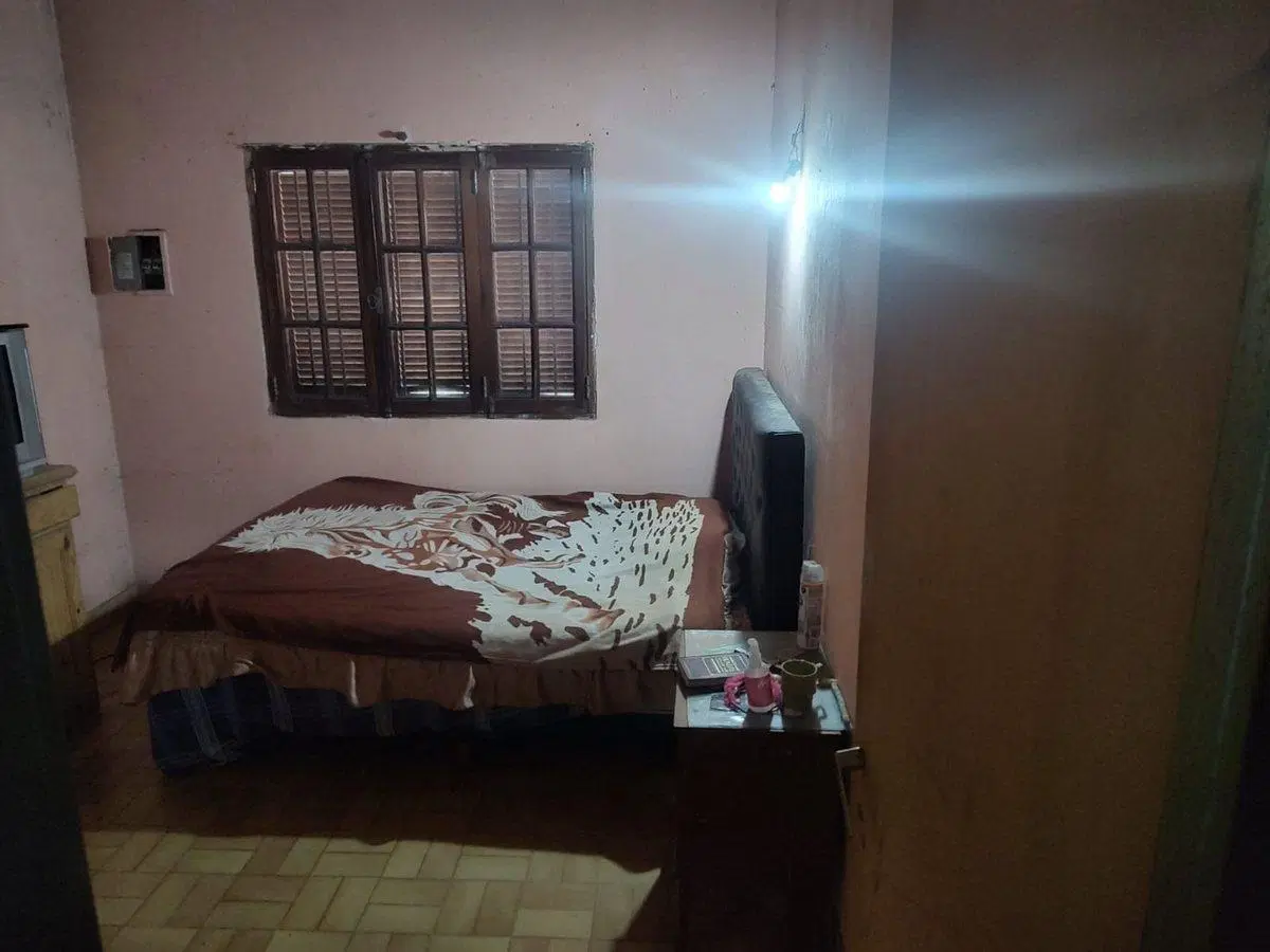 CASA  EN VENTA A REFACCIONAR  EN LA PLATA 2