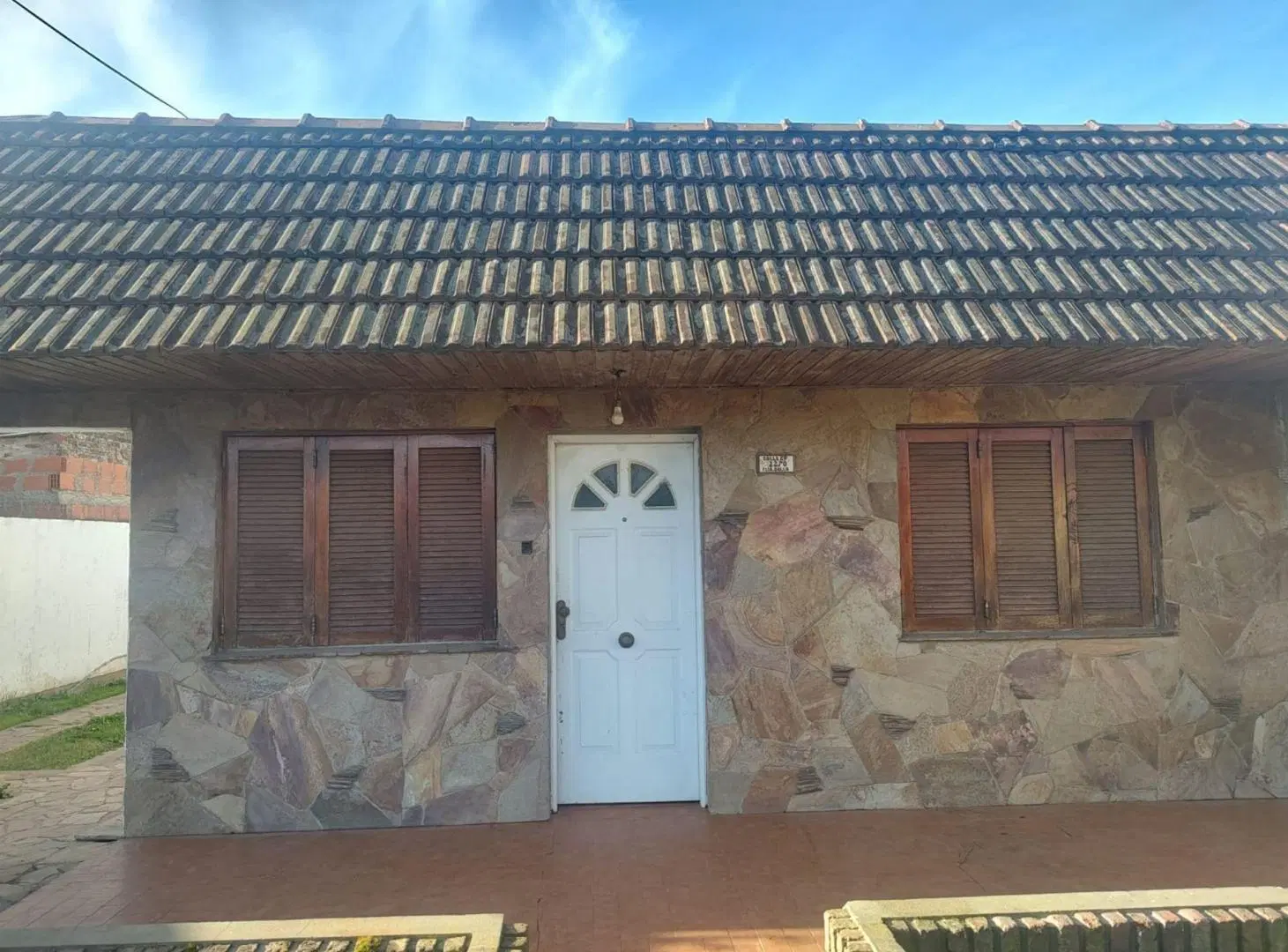 CASA  EN VENTA A REFACCIONAR  EN LA PLATA 4
