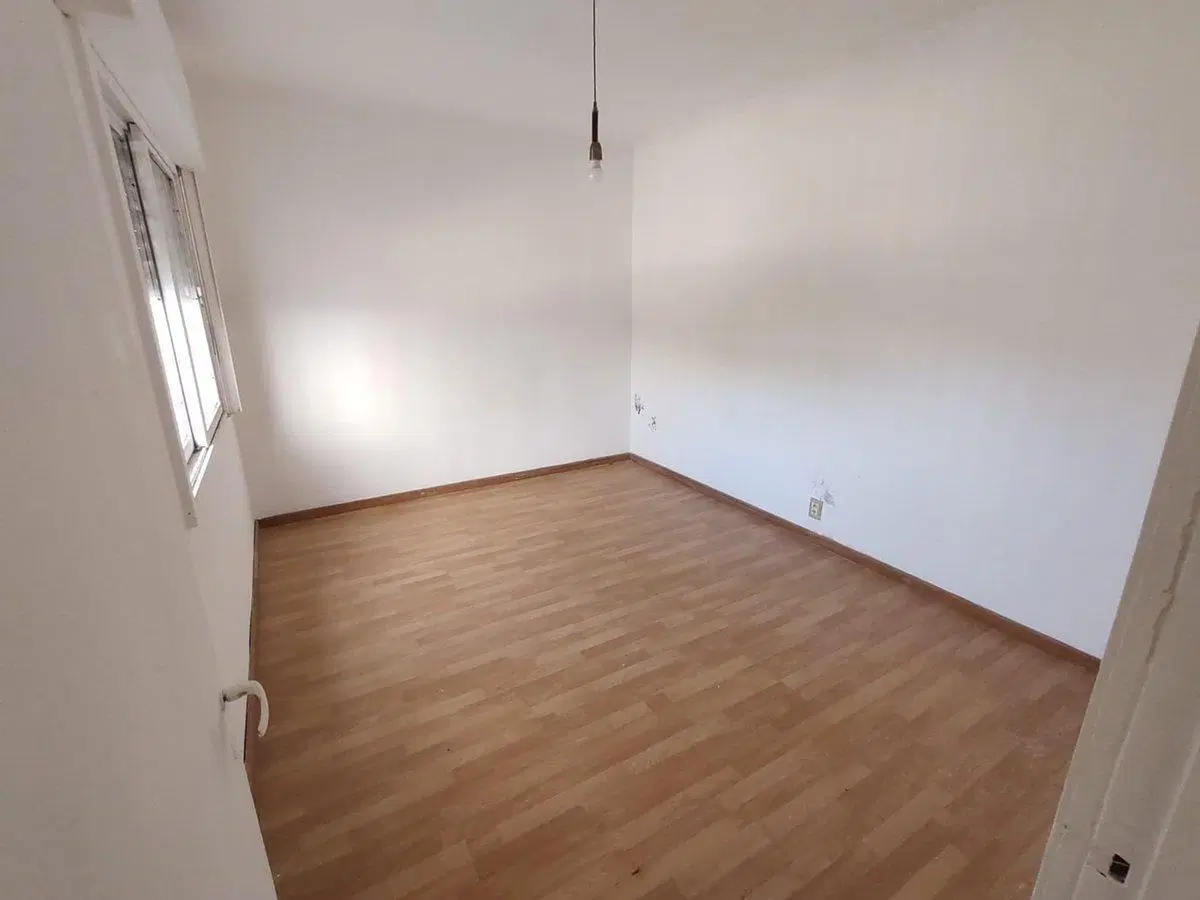 Casa 2 ambientes en venta en Los Hornos con dpto 5