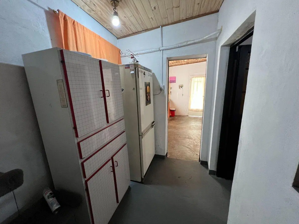 Casa 3 ambientes  Venta Los Hornos Jardín Cochera 4