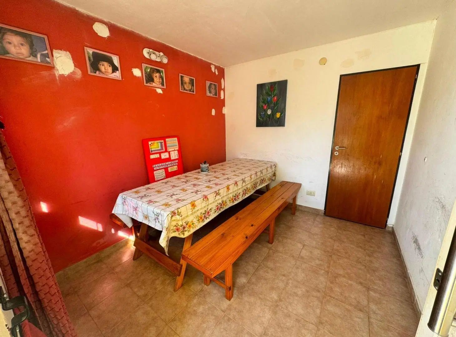 CASA EN VENTA 3 DORMITORIOS CON JARDIN Y COCHERA 5