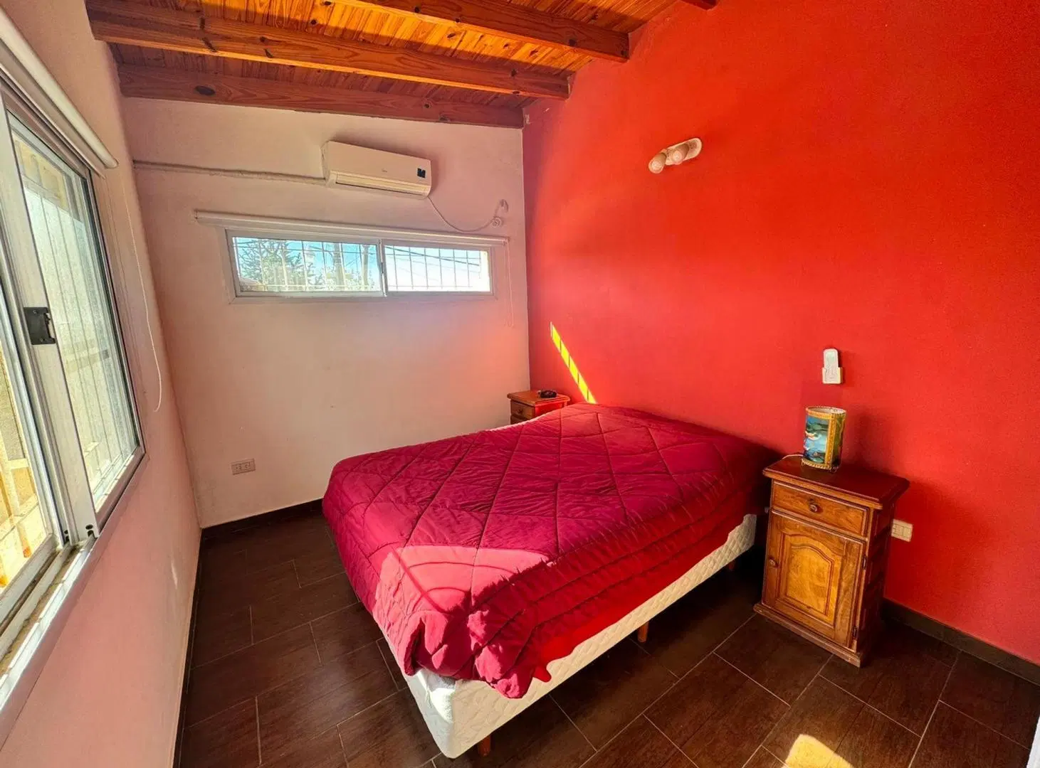 CASA EN VENTA 3 DORMITORIOS CON JARDIN Y COCHERA 8