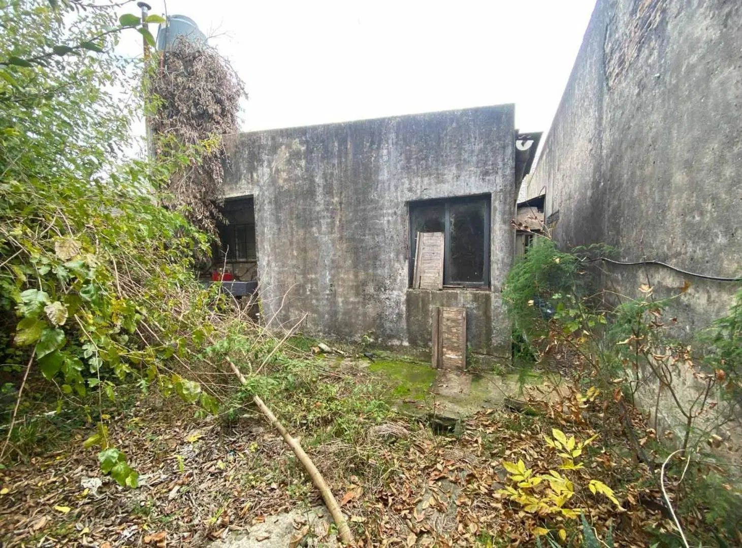 Terreno en venta con casa a demoler en Berisso. 8