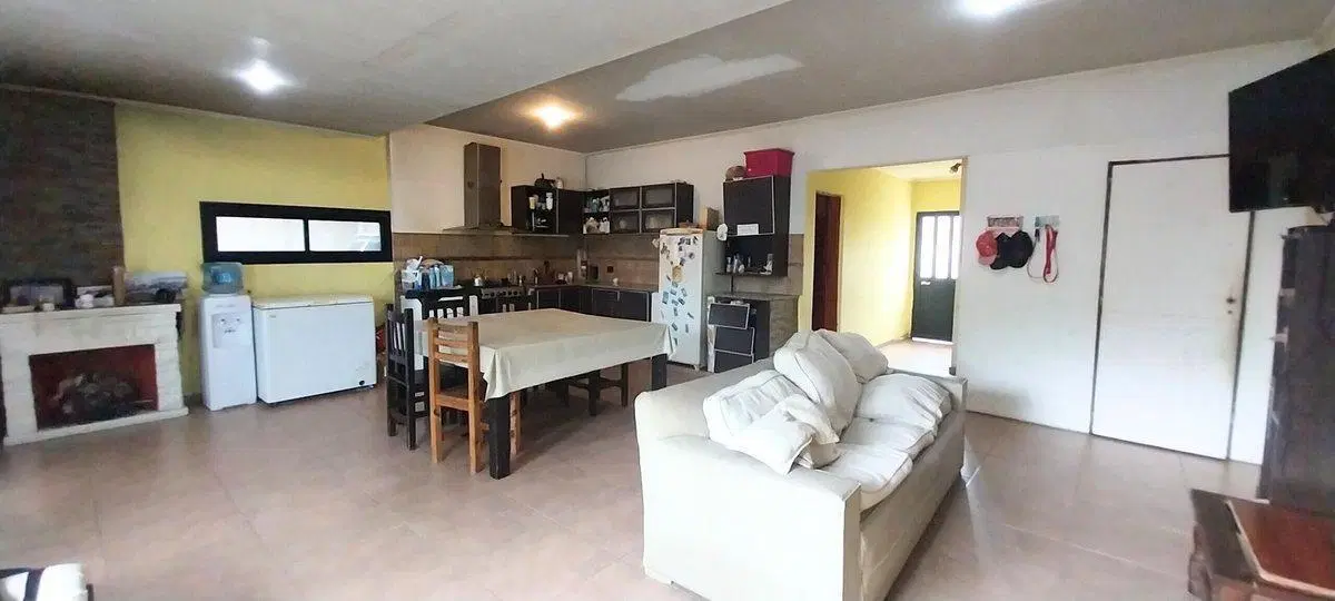 Casa 4 ambientes en venta Berisso jardín y cochera 3