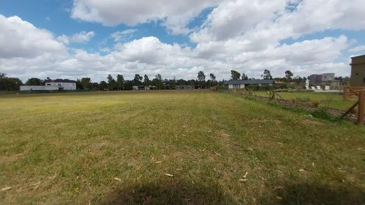 Venta de lote en Country Campos de Roca II, 8