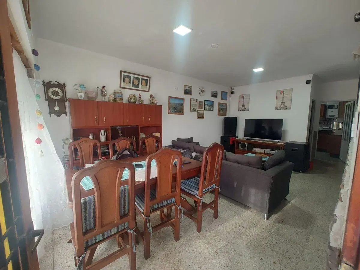 CASA 4 AMBIENTES EN VENTA BERISSO QUINCHO PILETA 5