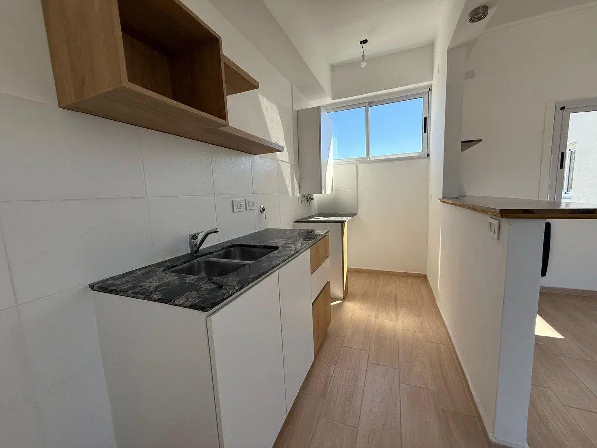Departamento 2 dormis en venta La Plata c/cochera 8
