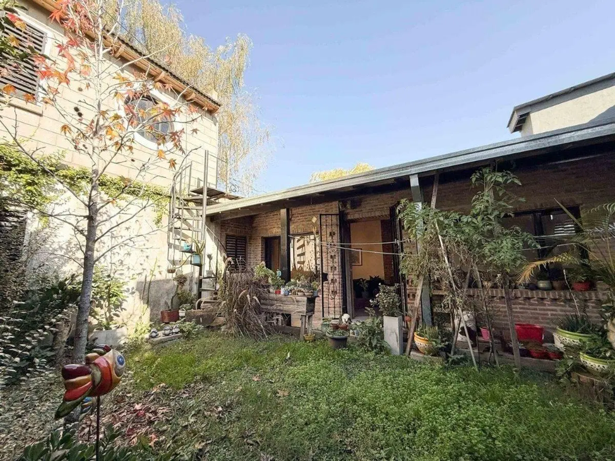 CASA EN VENTA 5 DORMITORIOS CON PARQUE 8