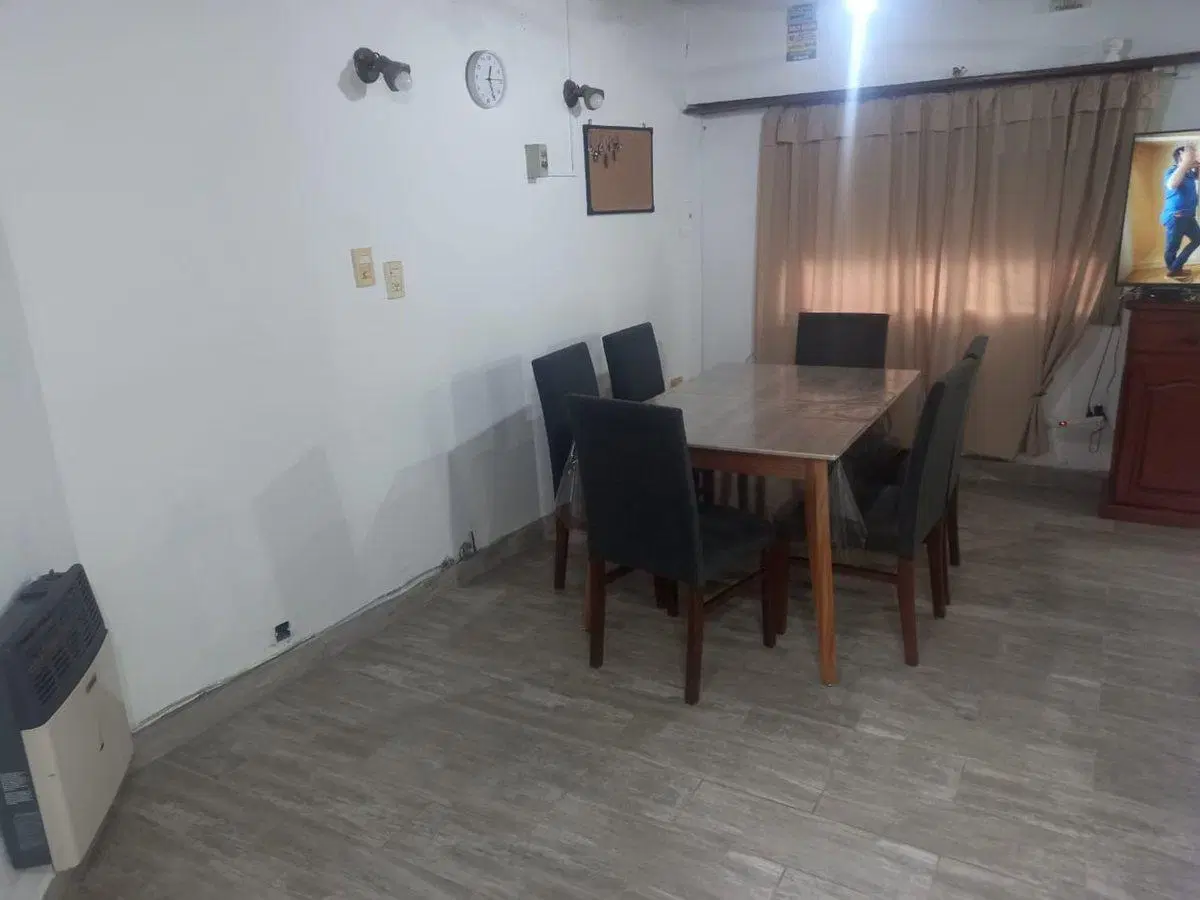 Casa 4 ambientes en venta  La Plata con cochera 8