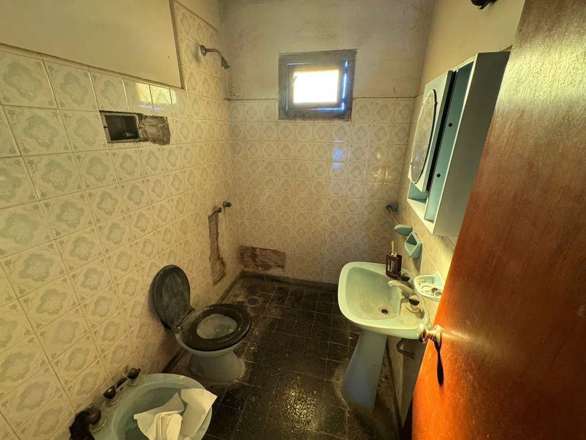 CASA 5 AMBIENTES EN VENTA LOS HORNOS A REFACCIONAR 4
