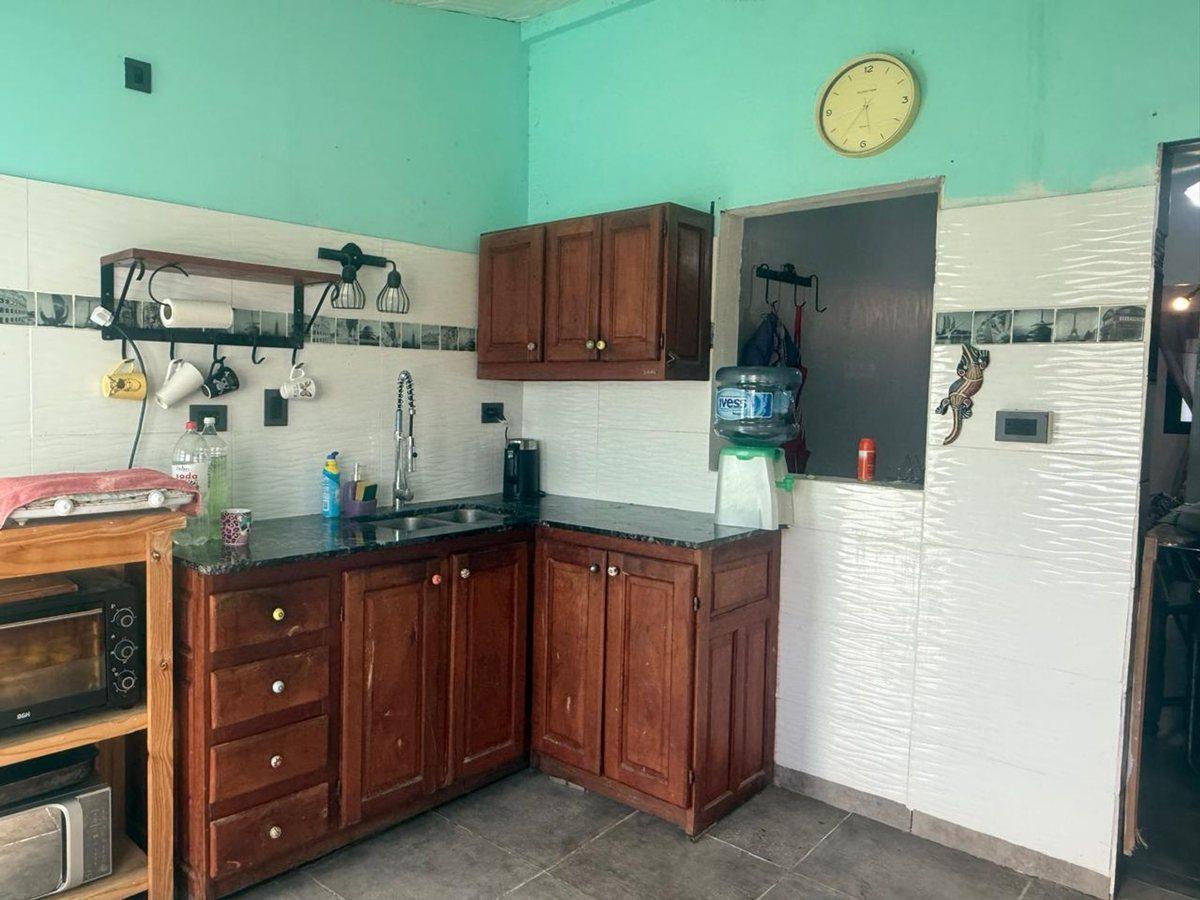 Foto de Casa 3 dormitorios en venta en Sicardi con pileta, imagen 2