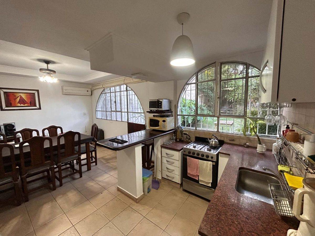 Foto de CASA 4 DORMITORIOS EN VENTA LA PLATA CON JARDIN, imagen 3