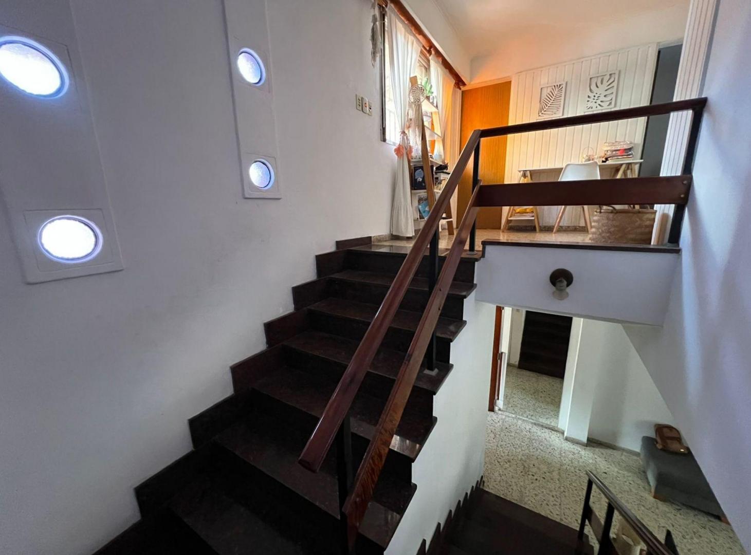 Foto de Casa 3 dormitorios Venta Sarandí Cochera y Jardin, imagen 1