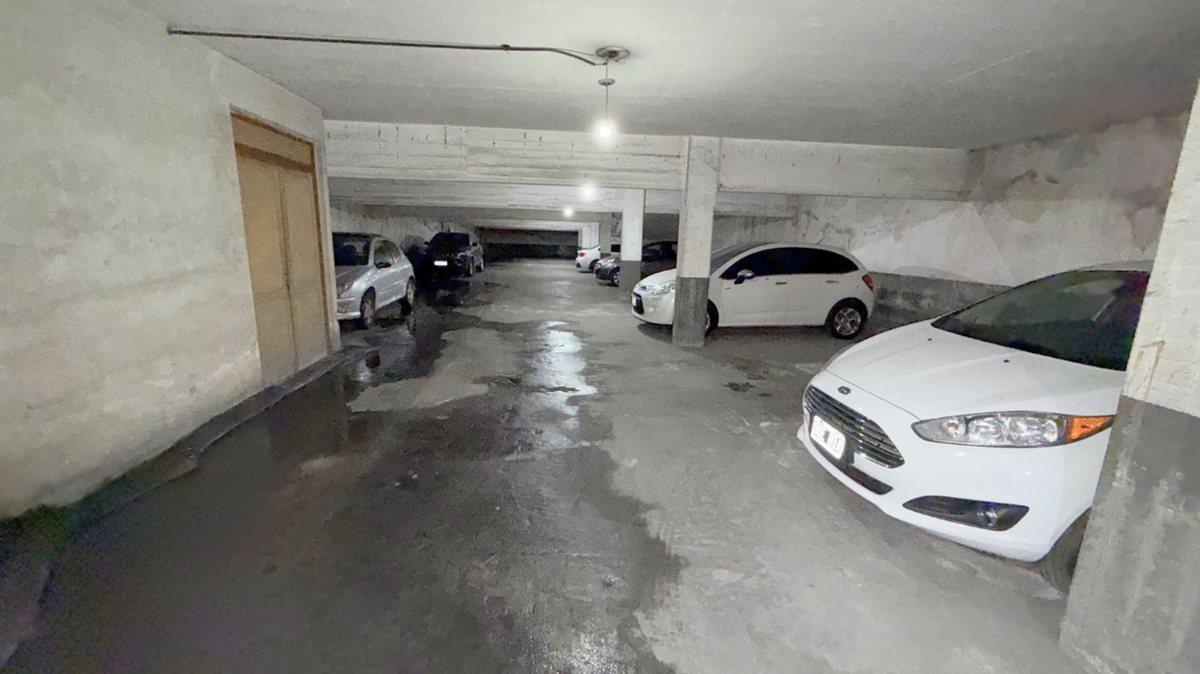 Foto de Cochera en venta en La Plata , seguridad 24 hs., imagen 3
